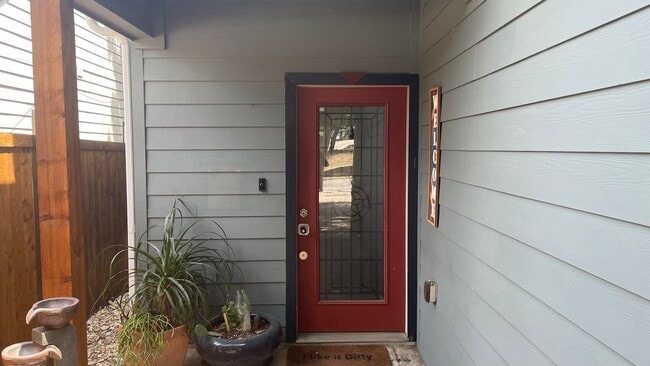 Photo - 826 N Beckley Ave Townhome
