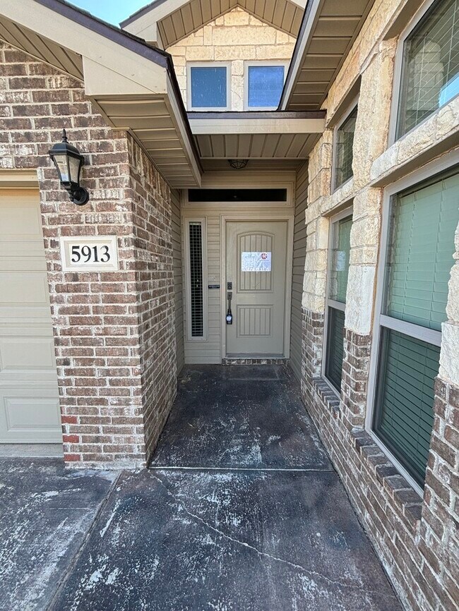 3 bed 2 bath home with 2 car garage in Leg... House Rental in Midland