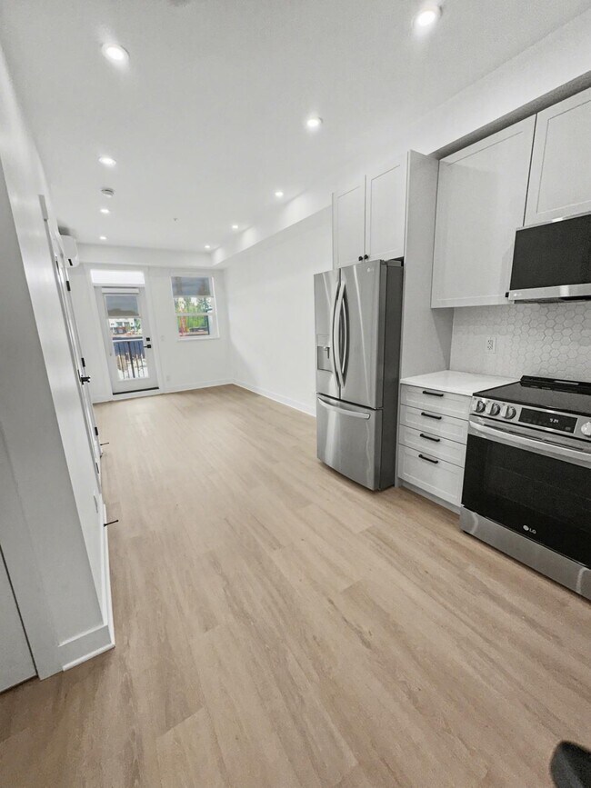 Photo - 20144-20186 86 Ave