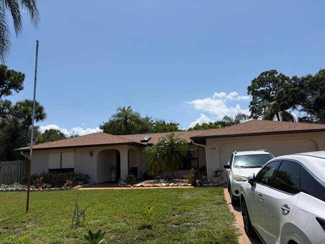 Building Photo - 145 SE Fallon Dr