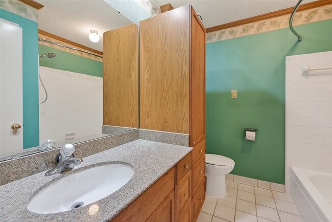 Building Photo - 21623 Crescent Heights St