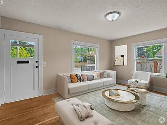 Building Photo - GPM657 - SE Raymond Ct. (T1) Unit A Rental