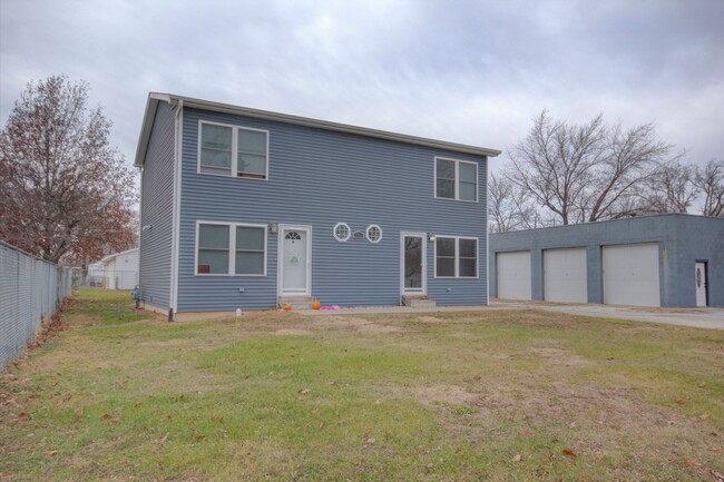 Building Photo - SL POS713 Unit B