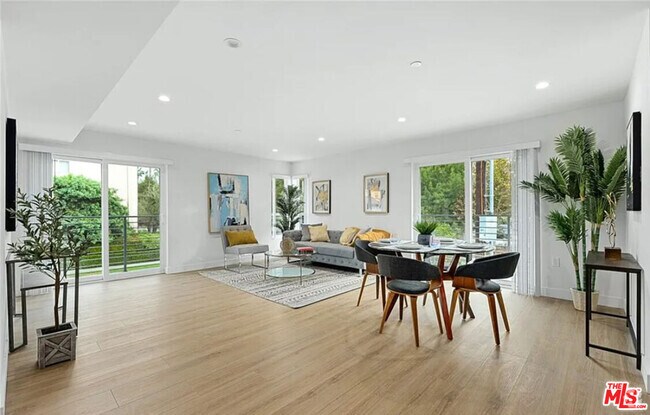 Building Photo - 5405 Hermitage Ave Unit 204 Rental