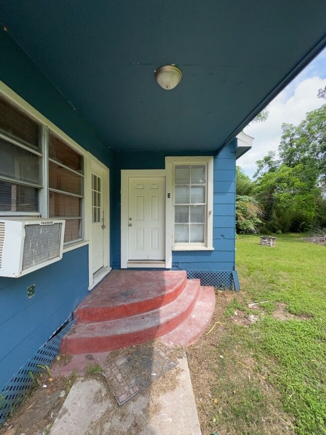 Building Photo - 310 N Rock Island St Unit 3