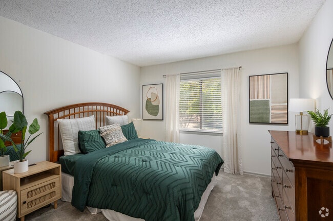 2BR, 2BA - 1,000SF - Second Bedroom