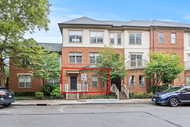 Building Photo - 30 W Russell St Rental