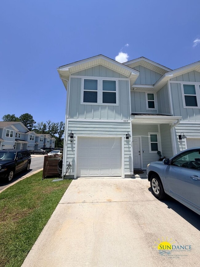 Building Photo - Beautiful 3BR Townhome with Smart Home Features Near Eglin & Hurlburt Field!