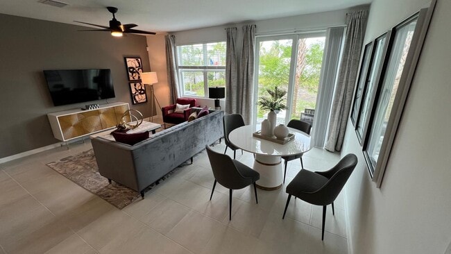 Photo - 560 Salisbury Cir