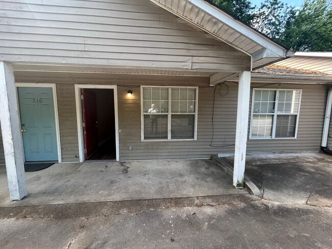 Building Photo - 812 N. Mc Lemore Unit C812