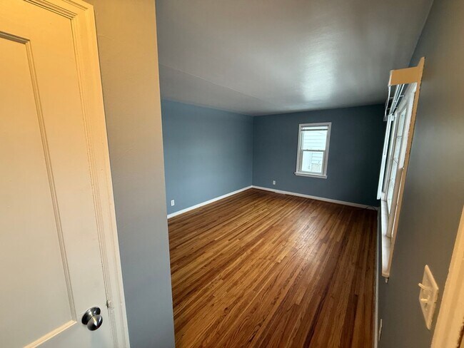 Photo - 2 Bed, 1 Bath Single-Family Home Close to Downtown!