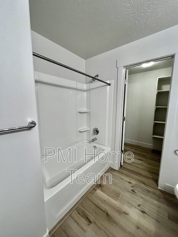 Photo - 2874 Kiesel Ave Unidad 203