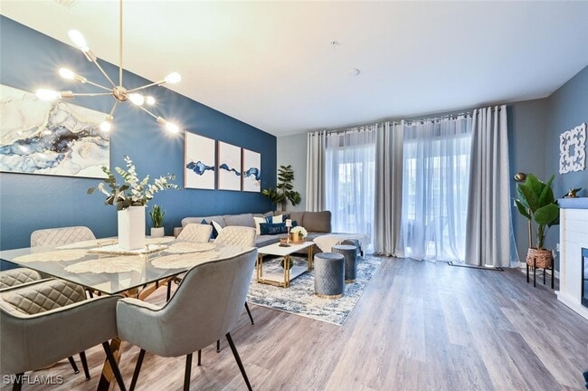 Photo - 981 Hampton Cir