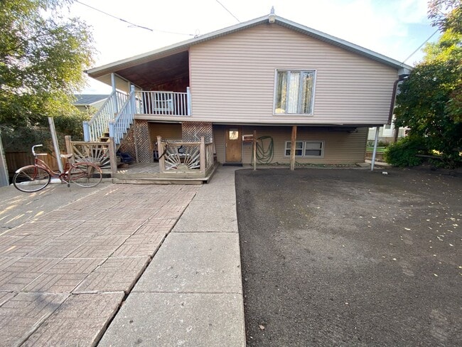 506 1st Ave NE Unit B