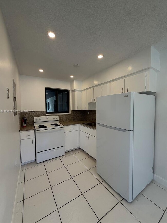 Photo - 17150 NE 23rd Ave Unidad 10