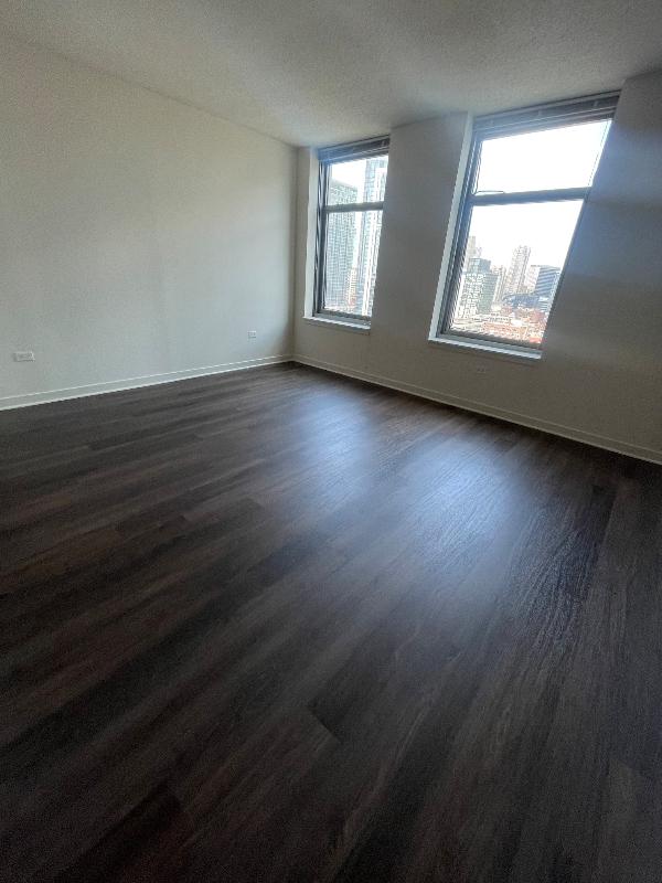 Photo - 579 W Kinzie St
