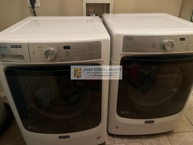 Photo - Unfurnished 3 bed 2 bath with washer/dryer Unit 18203