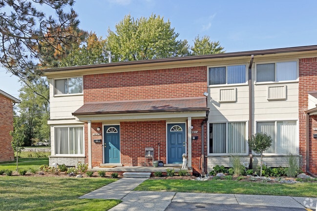 Arlington Townhomes & Apartments