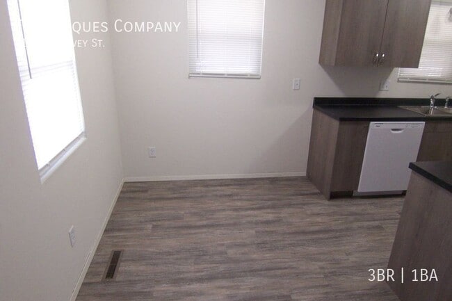 Photo - 3102 W Hovey St