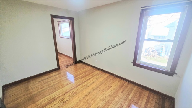 Photo - 738 E 35th St