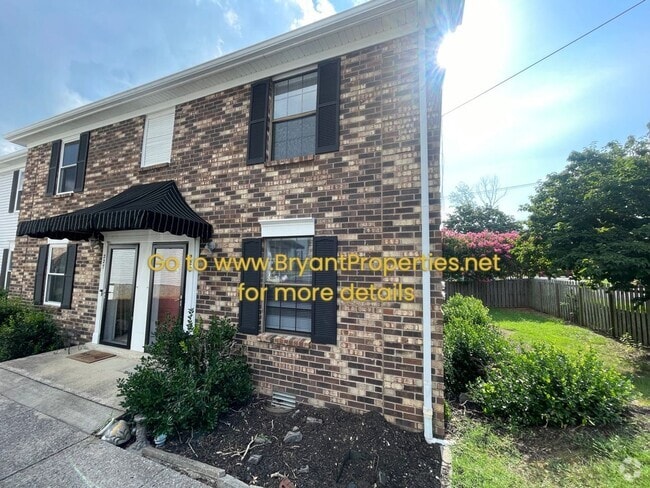 Building Photo - Hendersonville - 2 Bedroom Condo