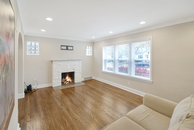 Photo - 8729 Bridgeport Ave