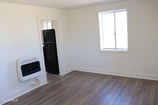 548 Graham Pl