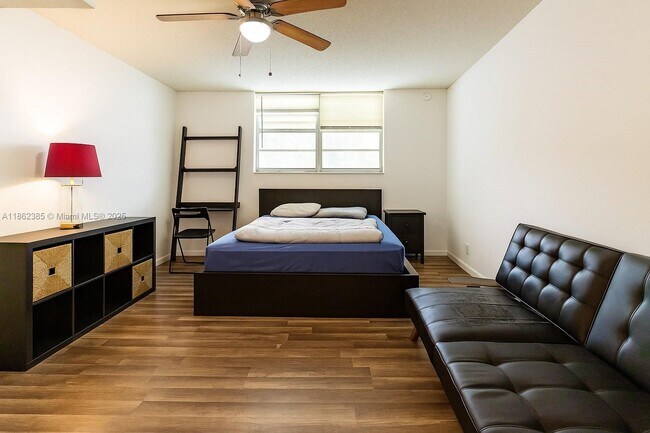 Photo - 9330 Lagoon Pl Unit 206