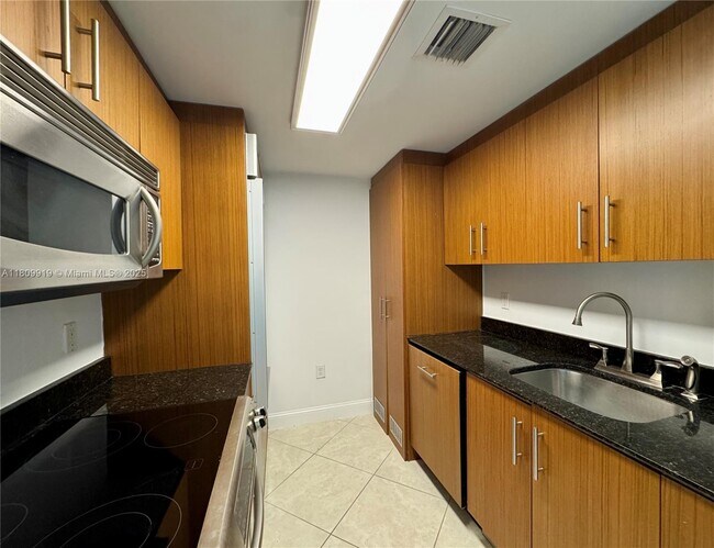 Photo - 10275 Collins Ave Unidad 318