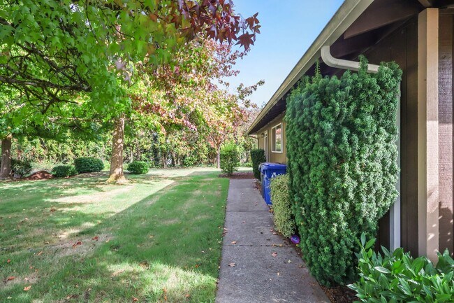 Photo - MOVE IN READY NOW! Normandy Park 1 level 2...