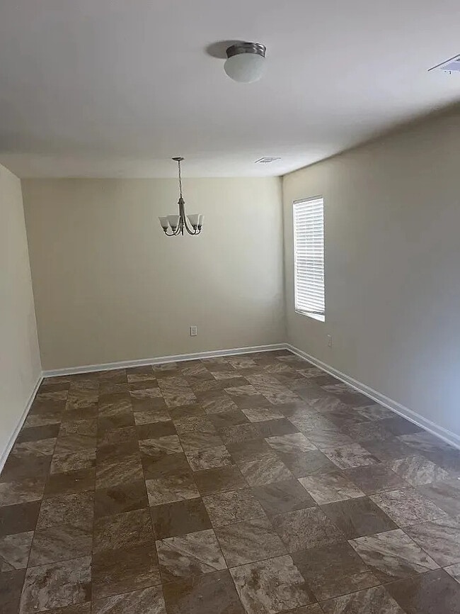 Photo - 4 Bedrooms 2.5 Bathrooms