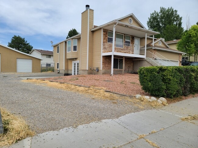 Building Photo - 940 W Red Oaks Dr