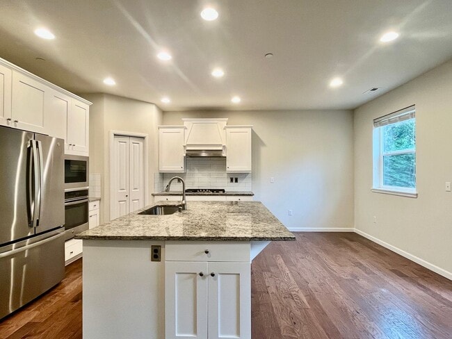 Photo - Spacious 5-Bedroom Home for Rent in Kenmore