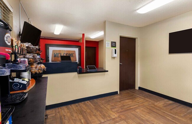 Furnished Studio-Richmond - W. Broad Street - Glenside - South