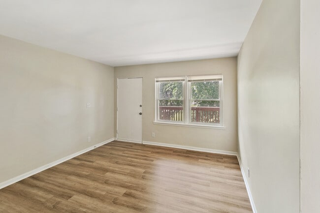 Photo - 1021 Tollview Ave Unit 5