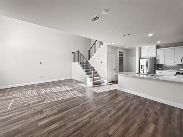 Photo - 8876 Samara St