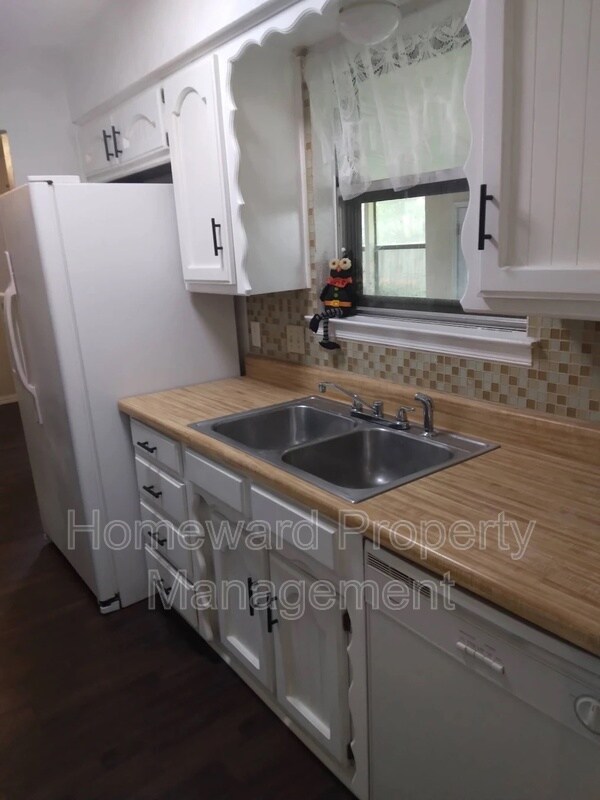 Photo - 6917 Bennington Dr