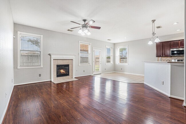 Photo - 405 Abbey Ln