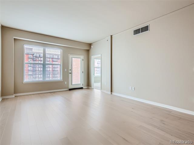 Photo - 1975 N Grant St Unidad 810