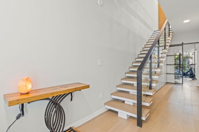 Photo - 1055 99th St