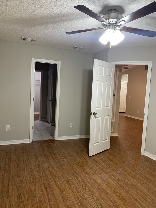 Photo - 5957 Savannah Dr