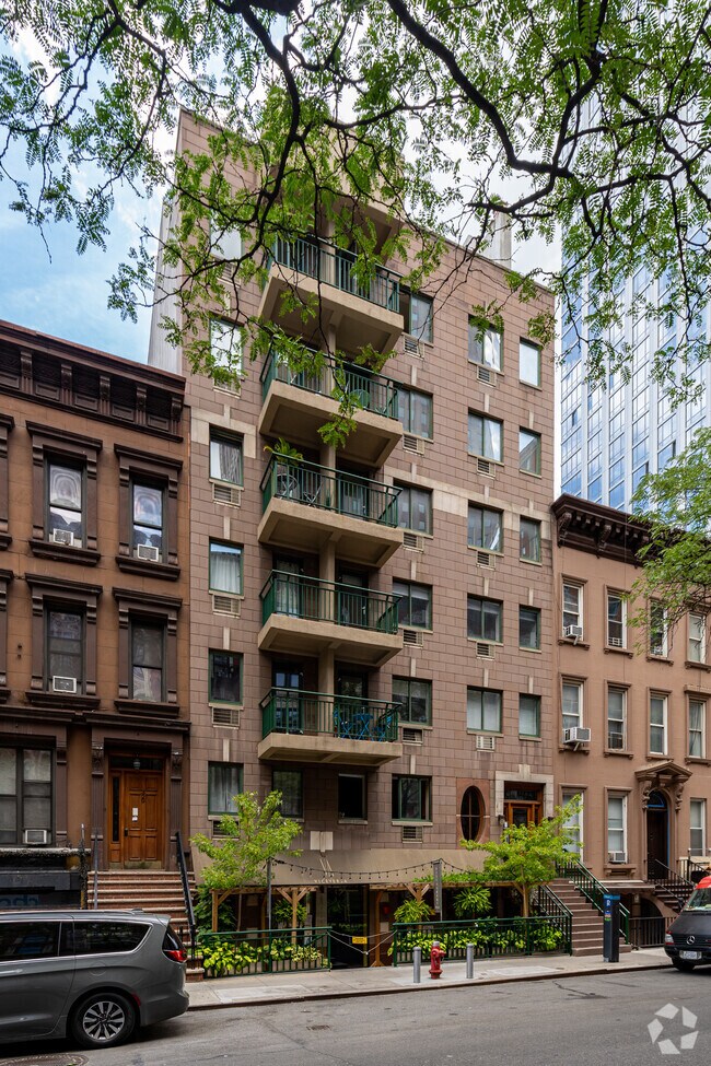 Photo - 325 W 51st St