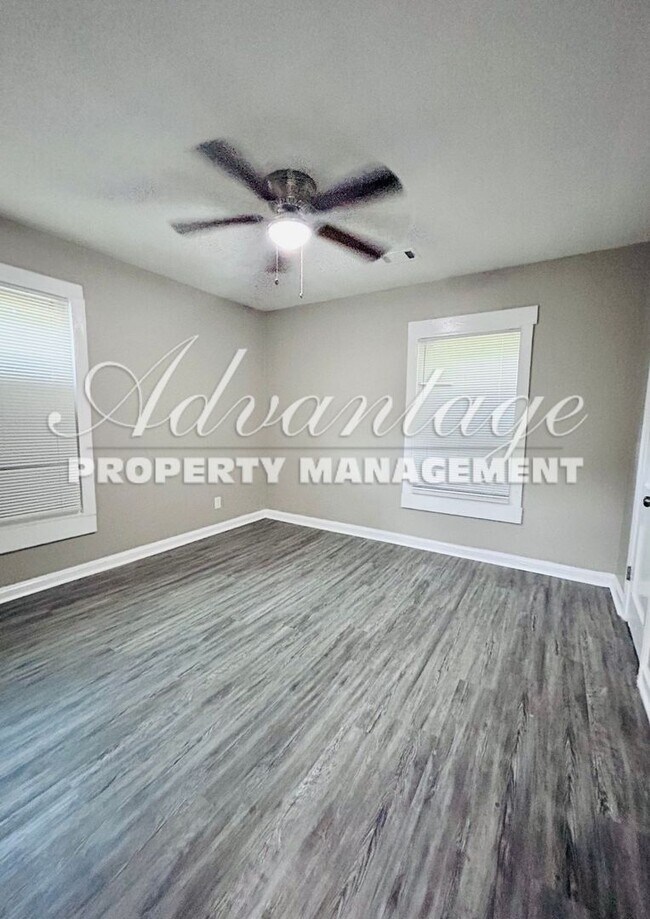 Photo - 847 Ayers St