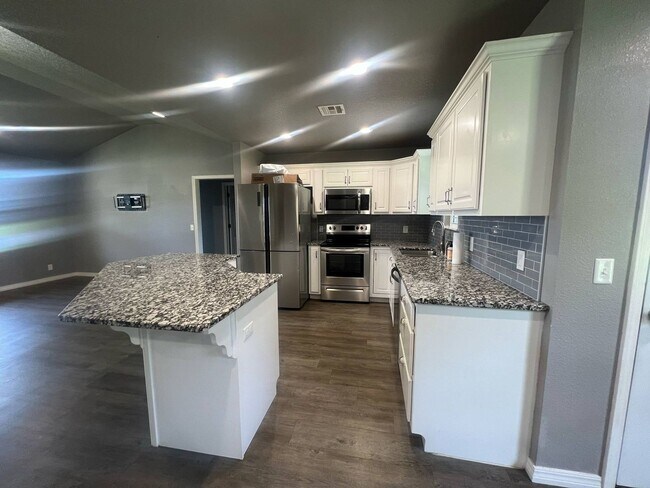 Photo - COMING SOON IN NEOSHO MO!!! Beautiful 3 bedroom, 2 bathroom home in Neosho in adorable neighborh...