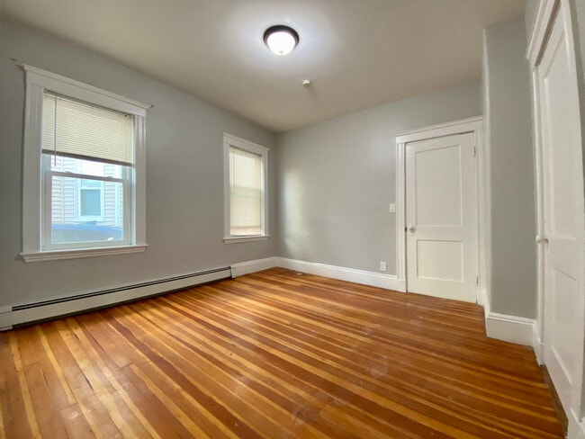 Building Photo - 14 Belknap St Unit 1 Rental