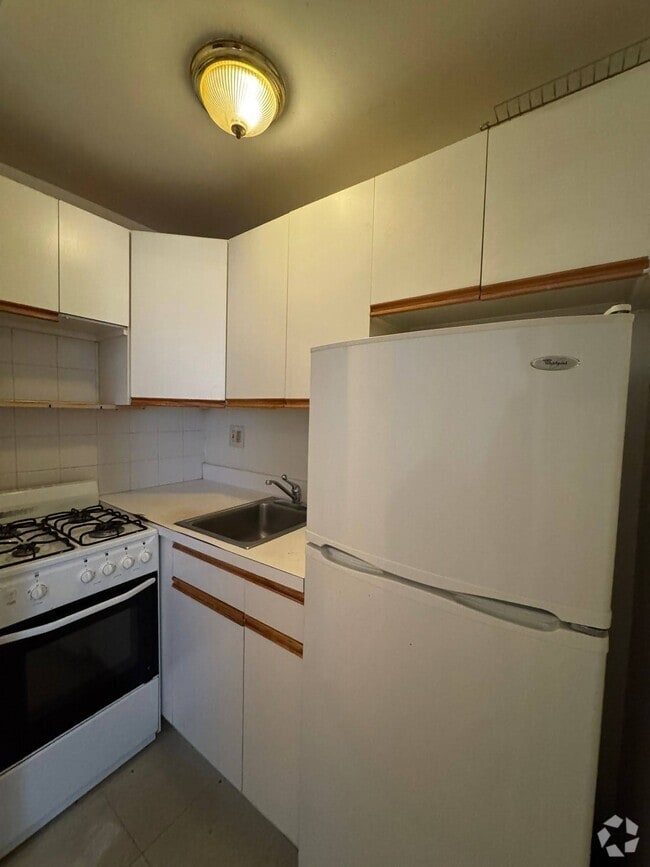 Building Photo - 215 Clinton Ave Unit 1 Rental