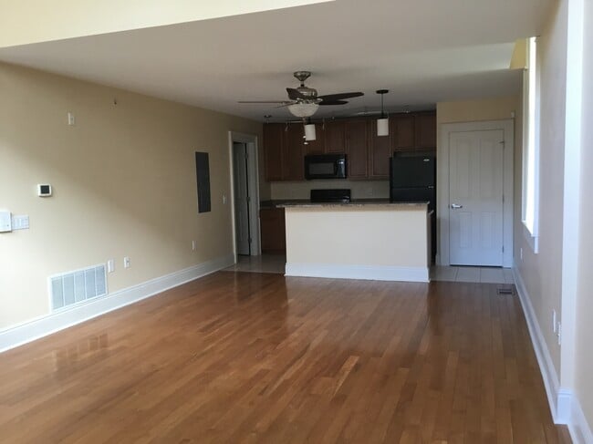 Photo - 401 Brady St