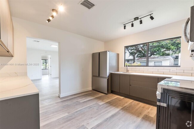 Building Photo - 25 NW 78th St Unit 1 Rental