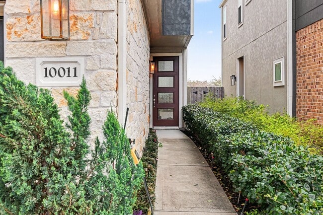 Photo - 10011 Brickhouse Dr