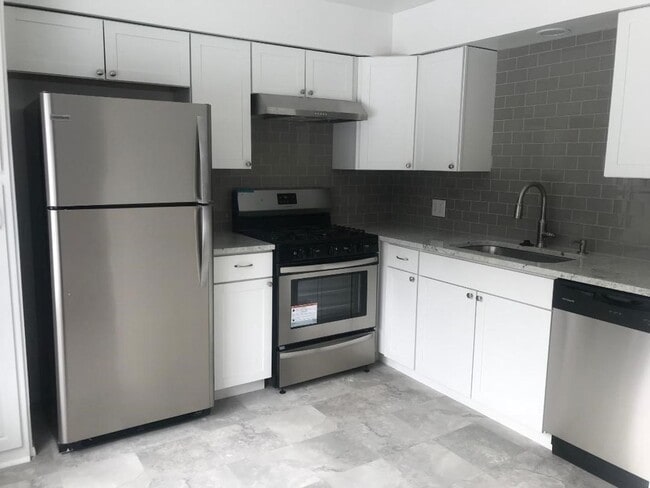 2 bedroom 1 bath close to 23 - 2 bedroom 1 bath close to 23 Rental